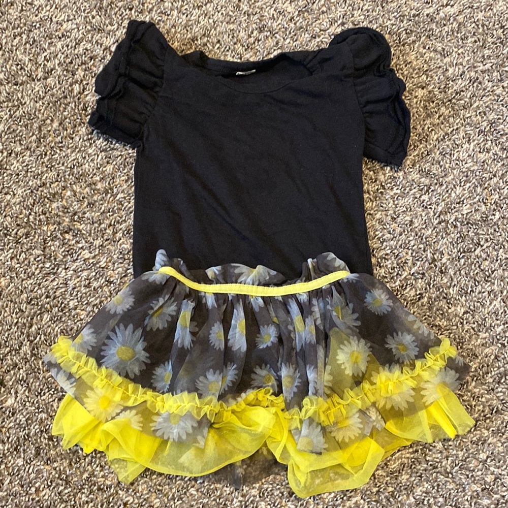 Cute little daisy tutu outfit